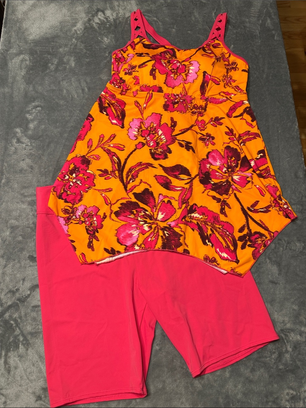 NWOT D & Co BEACH Bright Floral Shark HemTankini w/Pink Swim Shorts Sz 10